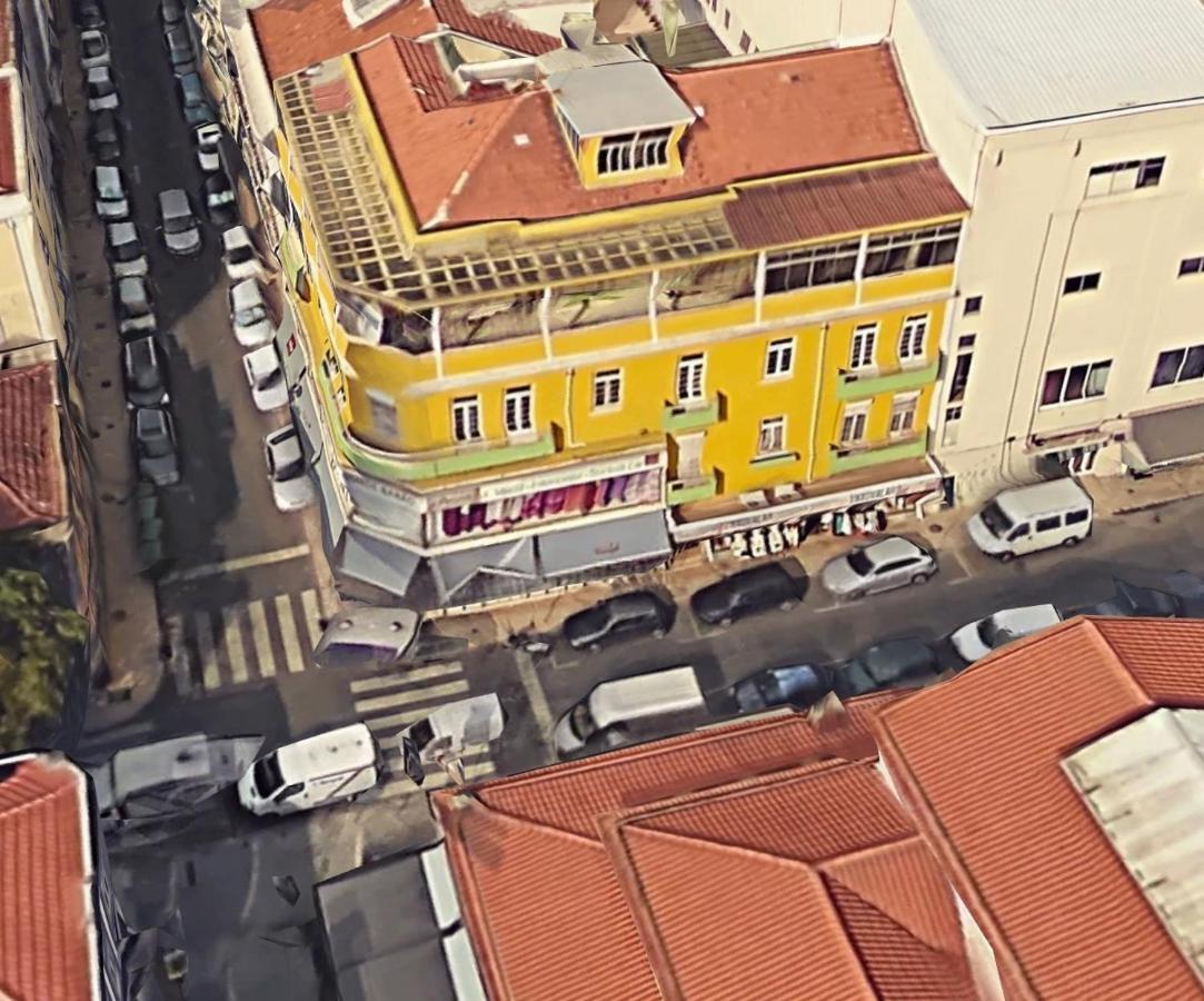 Lar Dois Coracoes Vandrarhem Algés Exteriör bild